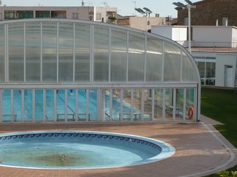 La piscina municipal de Vilassar de Dalt, situada al costat de la riera Targa. G.A
