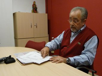 El regidor i metge, Josep Tarrés, presentant els resultats de l'estudi. C.A.F