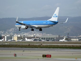 Un avió aterra al Prat dissabte passat JUANMA RAMOS