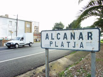 L'antiga N-340 al seu pas per Alcanar Platja. EL PUNT