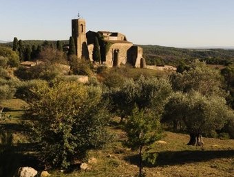 El castell i l'església de Sant Martí, a Vilarig, són testimonis vius del romànic empordanès.  CONSORCI SALINES BASSEGODA