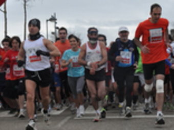 Els participants a la Cursa de Sant Esteve del 2009 en el moment de prendre la sortida.