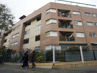 Edifici de l'avinguda Miguel Hernández de Dénia on van tenir lloc els fets divendres al vespre RUBÉN FRANCÉS / EFE