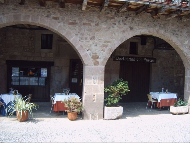 El restaurant Cal Sastre de Santa Pau , en una imatge d'arxiu. EL PUNT