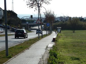 Els terrenys de Can Olla, a Vilassar de Dalt, i, al fons, el pont de l'autopista C-32. G.A