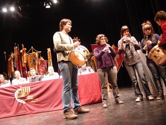 Durant l'acte va ser interpretar l'himne el Cant dels segadors, al Teatre Principal de Valls.  A. ESTALLO
