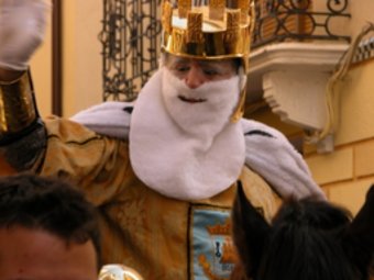 Personatge del Rei Pàixaro a la cavalcada de Sant Antoni de Biar. ARXIU