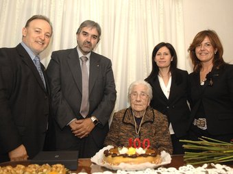 Foto de grup amb l'homenatjada