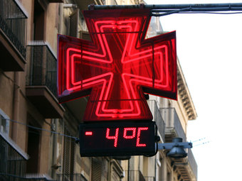 El termòmetre de la plaça de la Paeria de Lleida indicant -4 graus ORIOL BOSCH / ACN