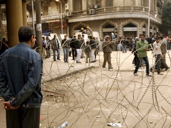 Tanques als voltants de la plaça Tahrir, a El Caire, l'últim conflicte mundial EFE/FELIPE TRUEBA