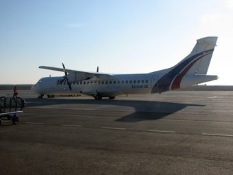 Un avió de Pyrenair procedent de Vigo després d'aterrar a l'aeroport d'Alguaire. ACN