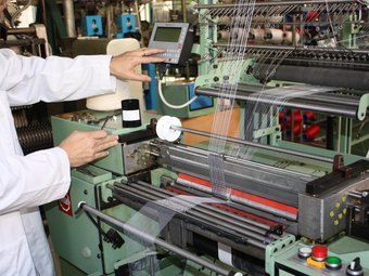 Els professors de l'escola de teixits de Canet  ara fan de tècnics per investigar en aplicacions tèxtils. EL PUNT