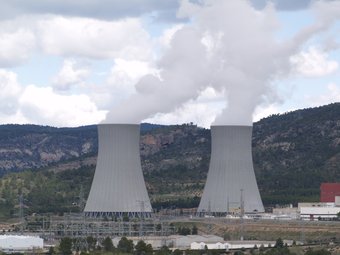 Torres de refrigeració i planta de la central nuclear de Cofrents. E.C