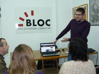Acte de presentació a la militància de la nova pàgina web del Bloc de Dénia. CEDIDA