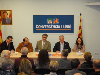 L'alcalde de Blanes, Josep Trias, a la dreta del delegat del Govern, Eudald Casadesús, divendres a Blanes. EL PUNT