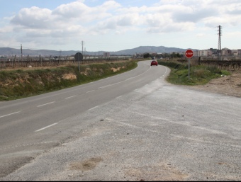 El cos de l'home mort s'ha trobat a la carretera que va de les Cabanyes a Vilafranca, la BV-2127. ACN