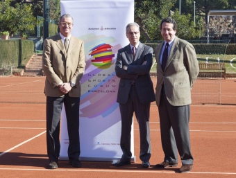 D'esquerra a dreta, Albert Agustí, Pere Alcober i Alfonso Rodés a les instal·lacions del RCT Barcelona, on es va fer la presentació del Global Sports Forum. EL 9
