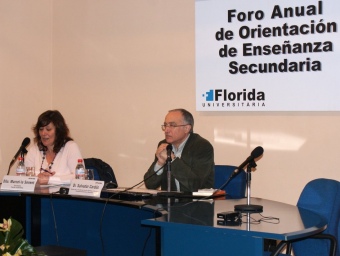 Salvador Cardús dicta la seua conferència al Fòrum d'Orientació. CEDIDA