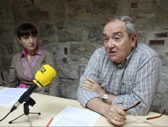 Paco Tejero, candidat de CDF a Fraga i, a l'esquerra, la secretària d'organització, Marta Canales D.M