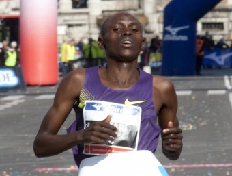 Levi Omari, el guanyadro de la 33a edició de la Marató de Barcelona EFE