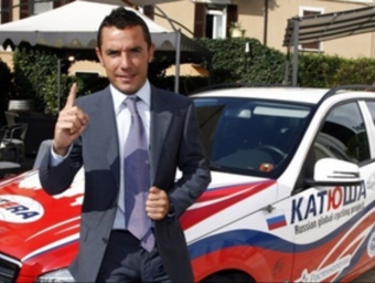 Joaquim Rodríguez, amb un dels vehicles del Katuixa. KATUIXA