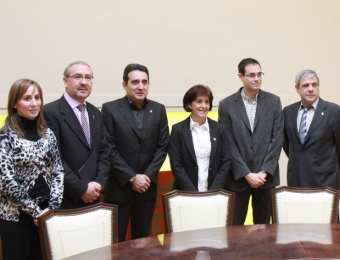 Els alcaldes dels sis municipis, d'esquerra a dreta, Maria Elena Pérez, Joan Parralejo, Manuel Bustos, Ana del Frago Ignasi Giménez i Ricard Torralba, després de signar l'acord E.A