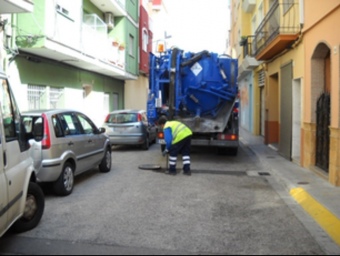 Imatge de les activitats de neteja del clavegueram urbà de Bellreguard. CEDIDA