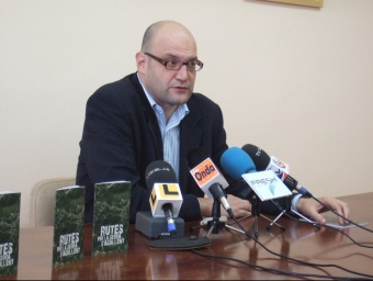 Jesús Pla en conferència de premsa per presentar un llibre de rutes naturals. CEDIDA