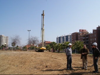 Les obres de la pista esportiva de Vilassar de Mar ja s'han reprès després d'haver trobat restes arqueològiques. LL.A