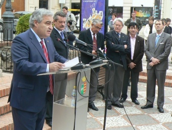 L'alcalde d'Oliva en un acte oficial al poble. ARXIU