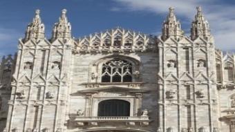 Façana de la catedral de Milà, coneguda també com el Duomo, el temple gòtic més gran del món.  EXPEDIA.ES
