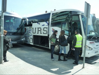 Els passatgers van ser traslladats en autobusos, en aquest cas a l'estació de Terrassa. M.A.L