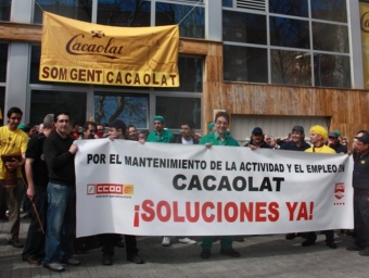 Un centenar de treballadors de Cacaolat es van concentrar ahir davant la fàbrica del Poblenou ACN