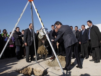 El president de la Generalitat, Artur Mas, va col·locar ahir la primera pedra de la planta termosolar de les Borges Blanques E.POMARES