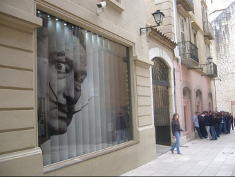 Una imatge exterior de l'espai Dalí Joies ahir al migdia, a Figueres X.C