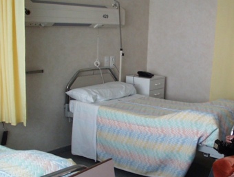 Una habitació d'un hospital de Badalona , en una imatge d'arxiu. L.C