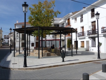 Plaça de l'om a aquesta població de la comarca dels Serrans. ESCORCOLL