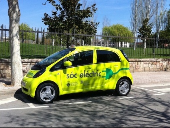 El nou cotxe elèctric que s'ha incorporat a la flota de vehicles de l'Ajuntament de Sant Quirze del Vallès EL PUNT