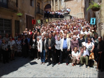 L'alcalde Enric Carbonell, al centre de la foto, acompanyat dels avis que hi van participar l'any passat AJUNTAMENT SANT ESTEVE SESROVIRES
