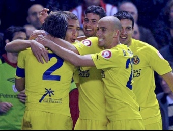 Els jugadors del Vila-real celebrant un gol.  EFE