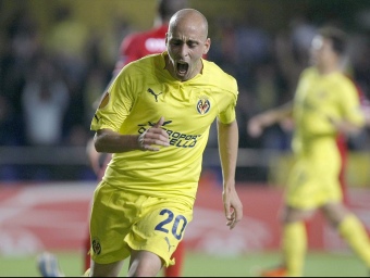 Borja Valero celebra el segon gol del Vila-real.  EFE