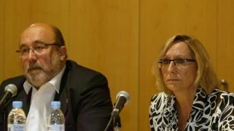 Ramon Nicolau, el president del districte de Ciutat Vella, i la regidora Assumpta Escarp, durant una audiència pública J.R
