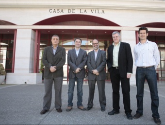 Els candidats canareus. D'esquerra a dreta són Josep Beltran (PP), Ricard Bort (PSC), Alfons Montserrat (ERC), Joan Matamoros (IC) i Ivan Romeu (CiU). Falta Pere Pérez, del Partit Comunista del Poble de Catalunya J.C. LEÓN
