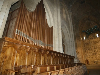 L'orgue actual que hi ha a l'església de Santa Maria del monestir de Poblet i que se substituirà pel nou instrument es va instal·lar els anys 50. JUDIT FERNÀNDEZ