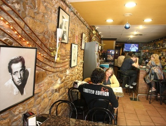 Bars i restaurants de diversos municipis podran tancar portes a les 3.30. LLUÍS SERRAT