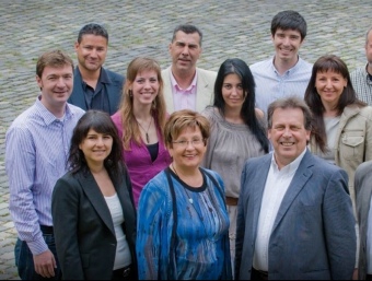 Foto de família dels integrants de la candidatura de CiU a Santa Susanna. EL PUNT