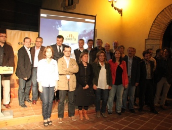 Els candidats d'Esquerra al Maresme es van fotografiar en grup ahir al vespre a Vilassar de Dalt. G.A