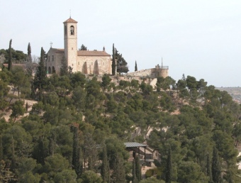 Del parc sobresurt l'ermita del s. XIII, construïda en honor a Sant Eloi, patró dels orfebres.  AJUNTAMENT DE TÀRREGA