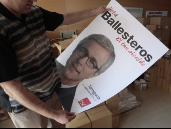 Un cartell del candidat del PSC per Tarragona, Ballesteros. J.C.LEÓN