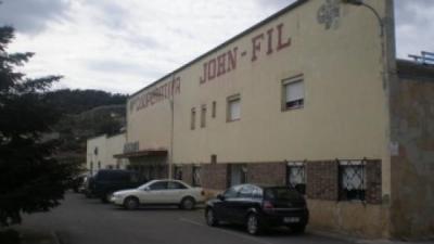 Façana de la cooperativa John Fil, que fou fundada el 1970 a l'Espluga Calba.  ARXIU